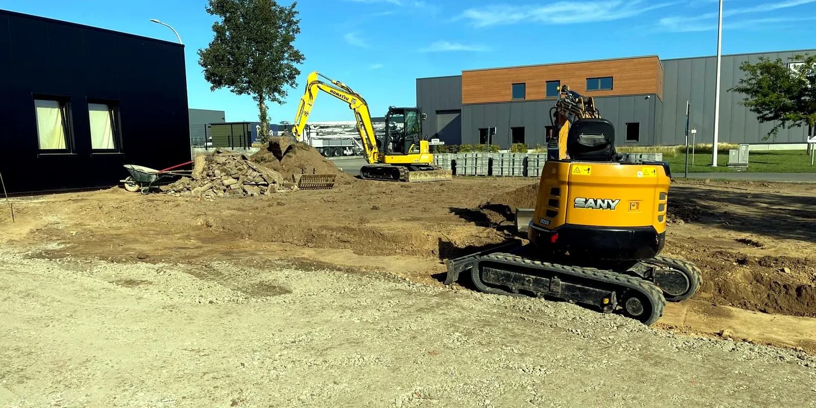Uitgraving en grondwerk bij een nieuwbouw bedrijfspand